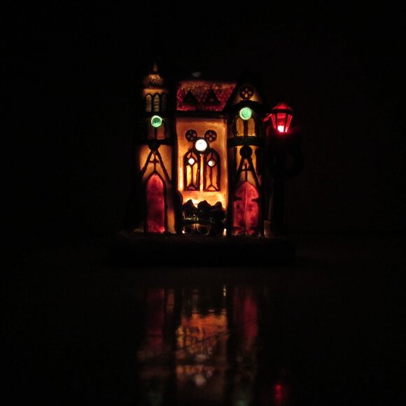 Cobblestone Corners Collectibles Battery Operated Light up Church Working - Picture 7 of 8